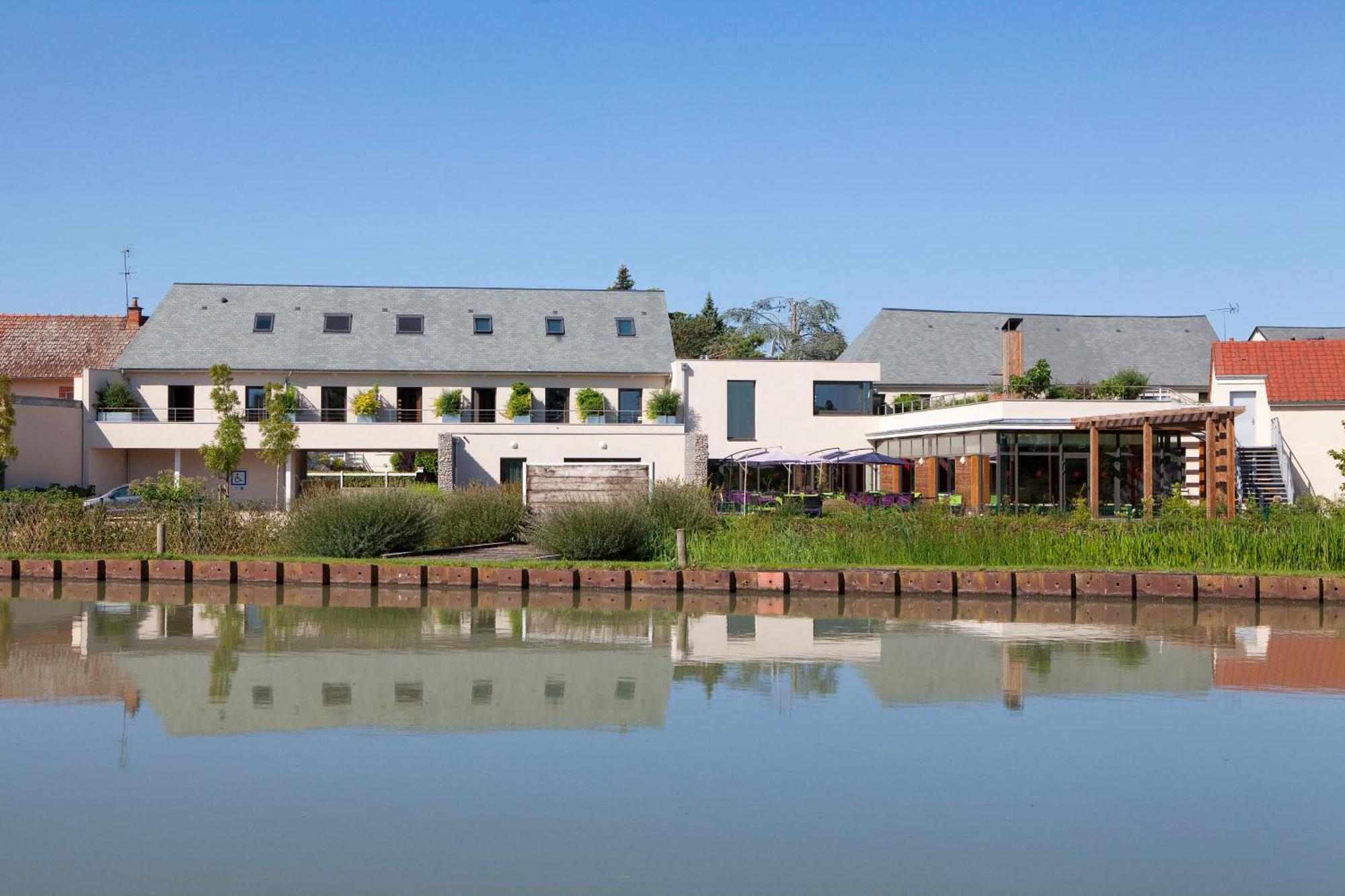 Logis Hotel Terre De Loire ベルヴィル エクステリア 写真