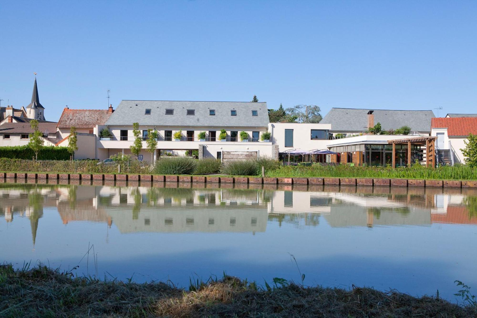 Logis Hotel Terre De Loire ベルヴィル エクステリア 写真
