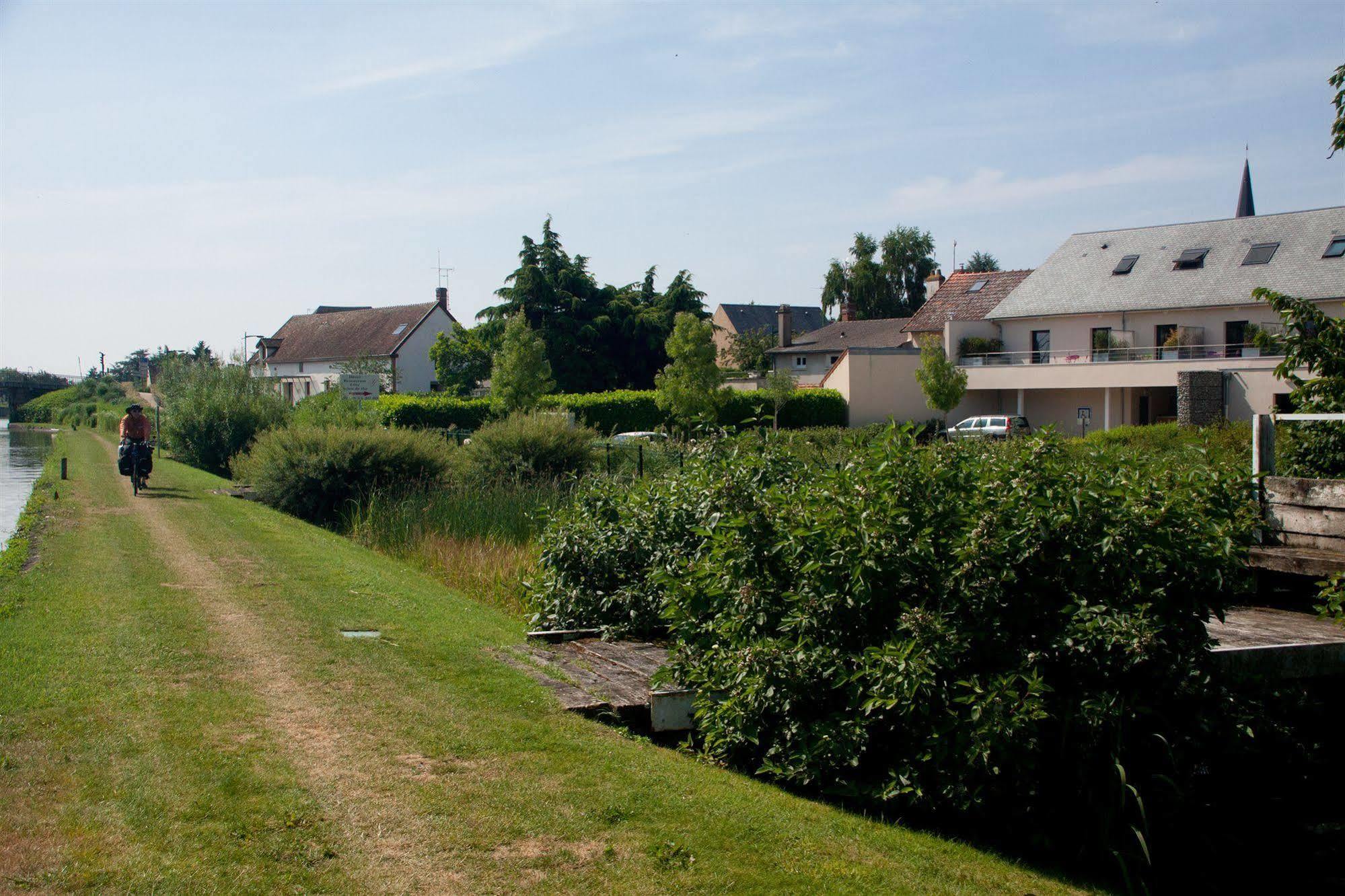 Logis Hotel Terre De Loire ベルヴィル エクステリア 写真