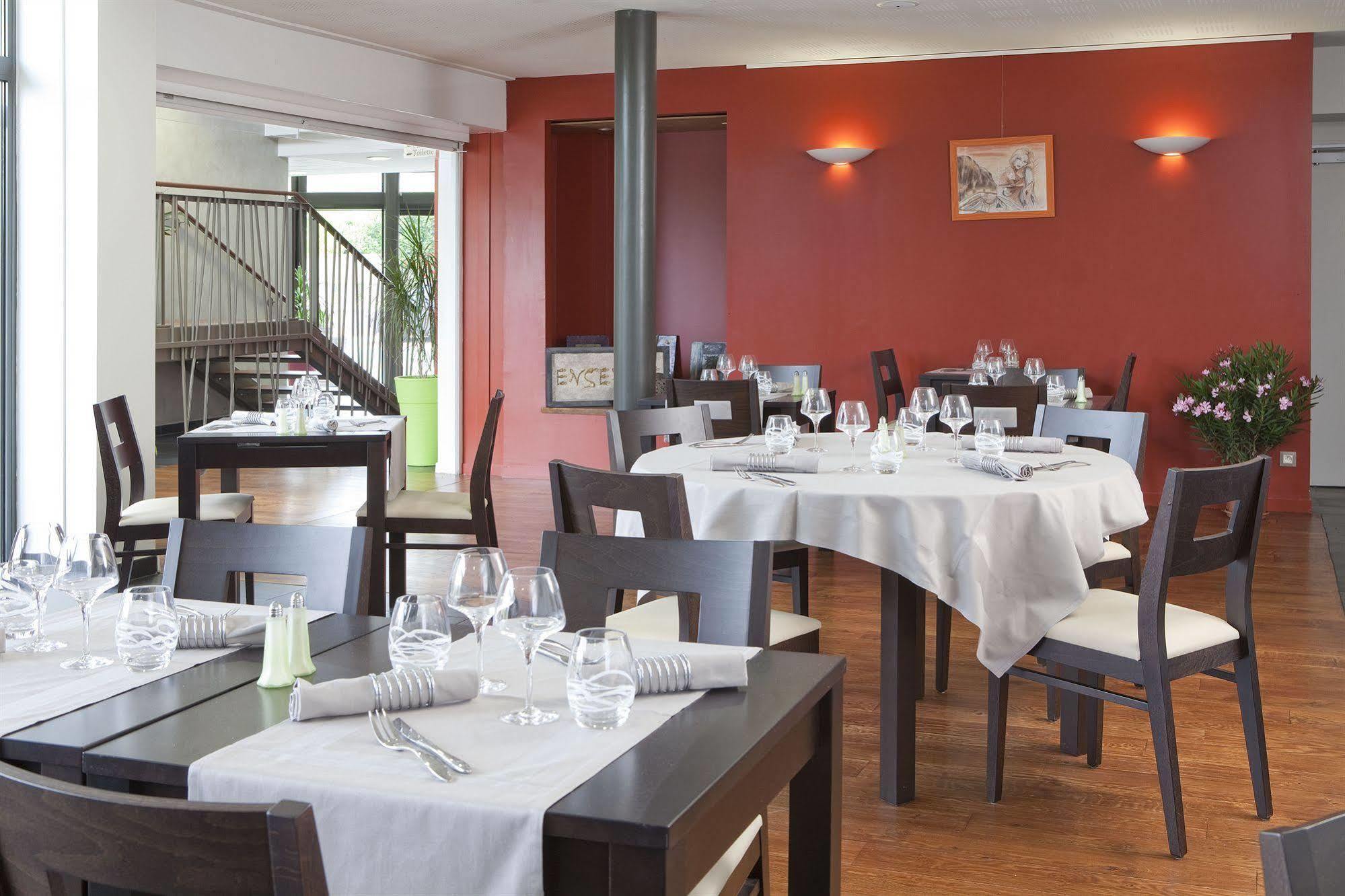 Logis Hotel Terre De Loire ベルヴィル エクステリア 写真