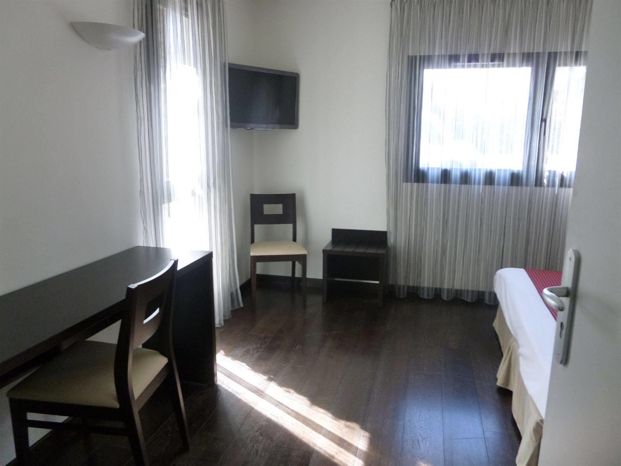 Logis Hotel Terre De Loire ベルヴィル エクステリア 写真